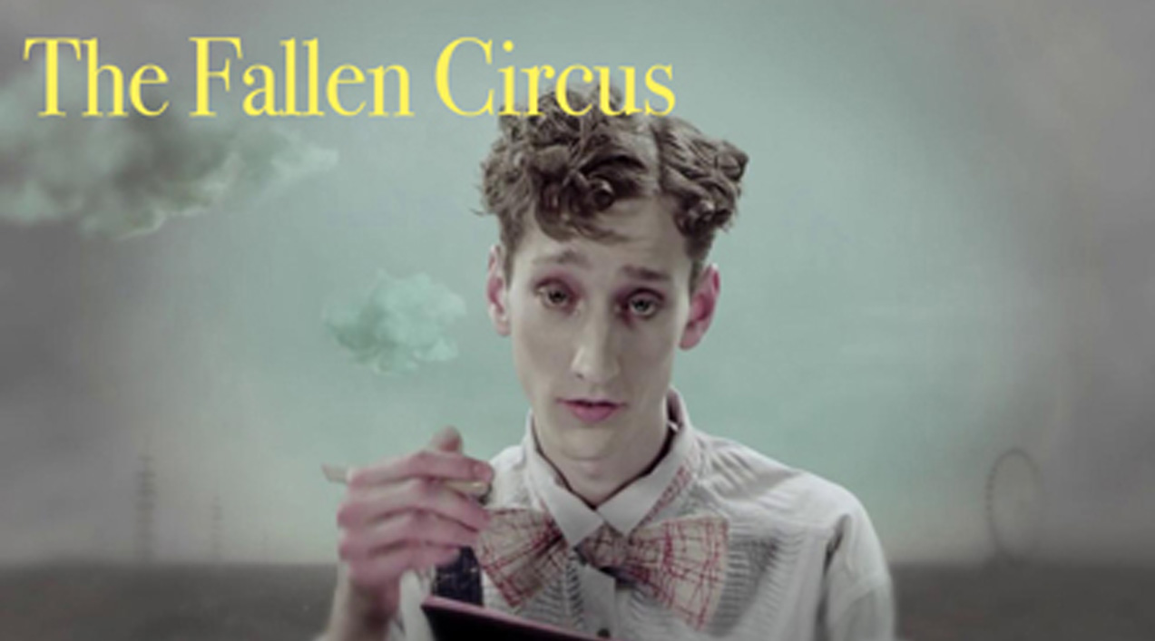 Décor onirique avec nuages et fumée du film the fallen circus