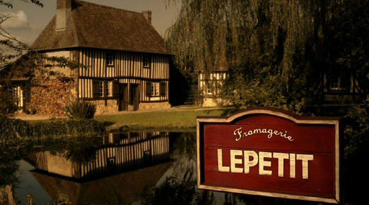 décors d'une fromagerie de camembert lepetit pour film publicitaire