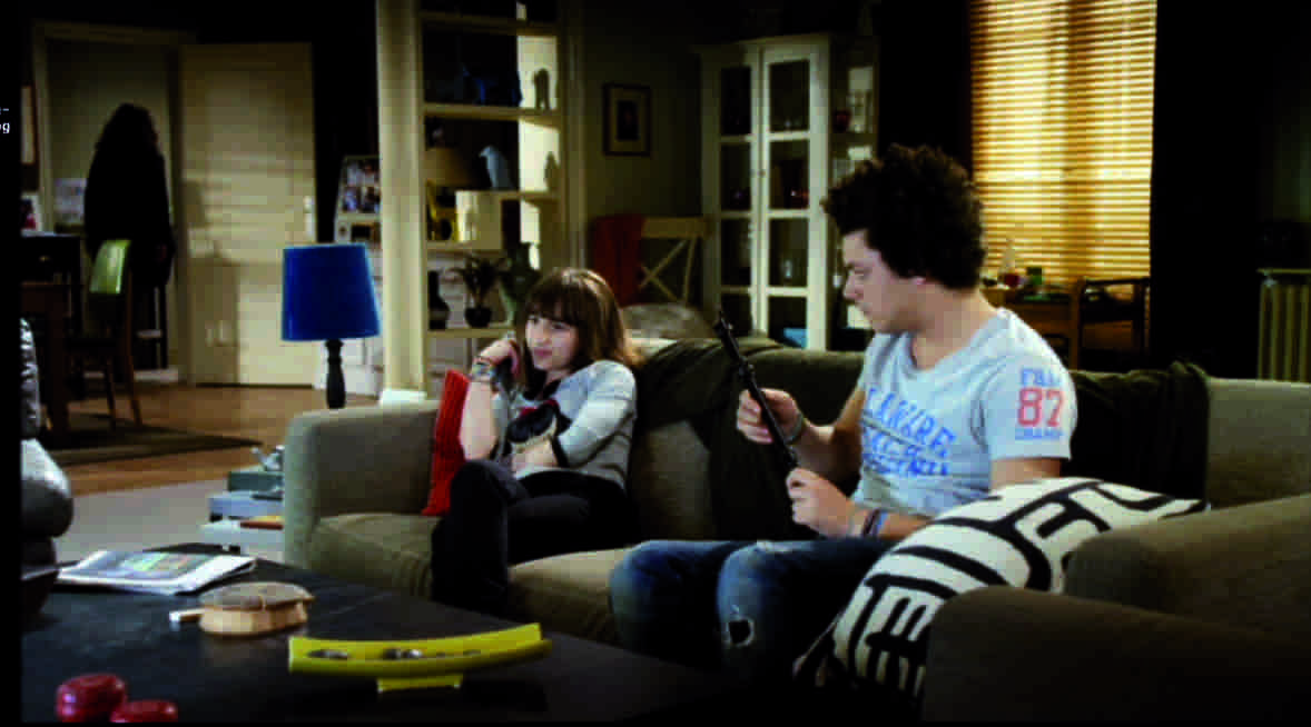 décor du salon de la maison de kev adams dans les séries télévisées soda