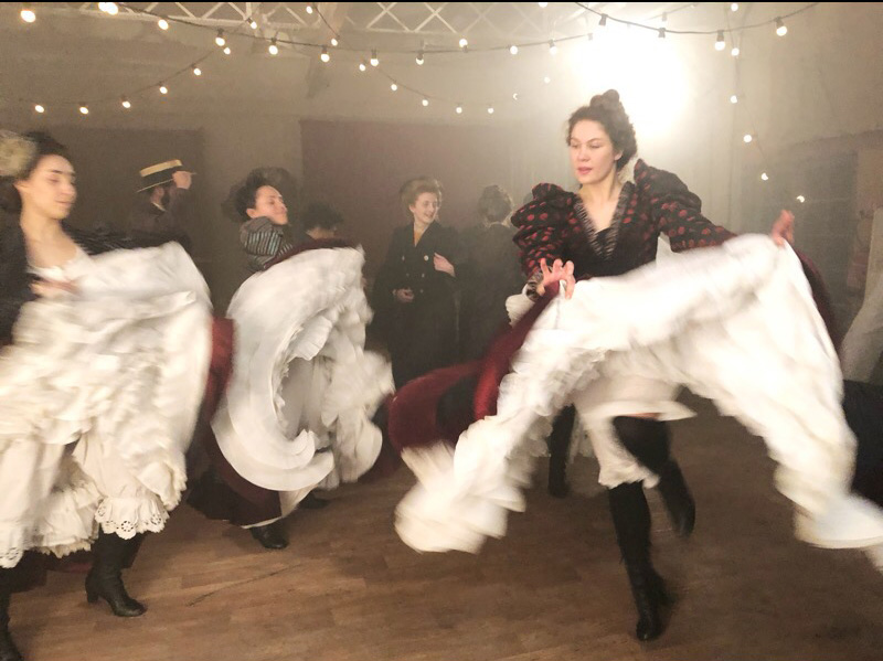 décor pour tournage film documentaire toulouse lautrec,construction d'une salle de bal pour les danseuses et la goulue