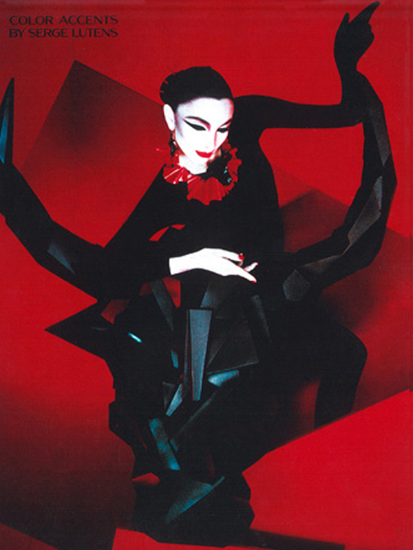sculpture d'une tête de taureau, de style cubiste, pour photo Serge Lutens
