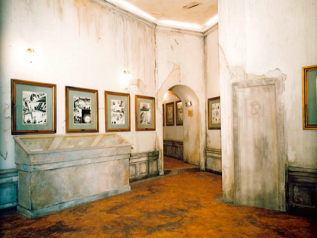 une salle du musée abandonné est l'entrée de l'exposition sur l'univers de François Schuiten